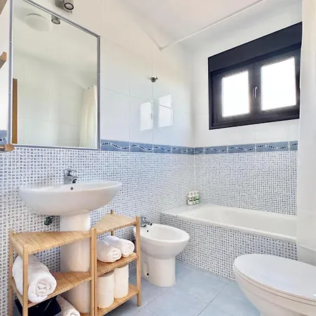 Outside Con Piscina Majanicho