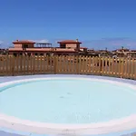 Outside Con Piscina *