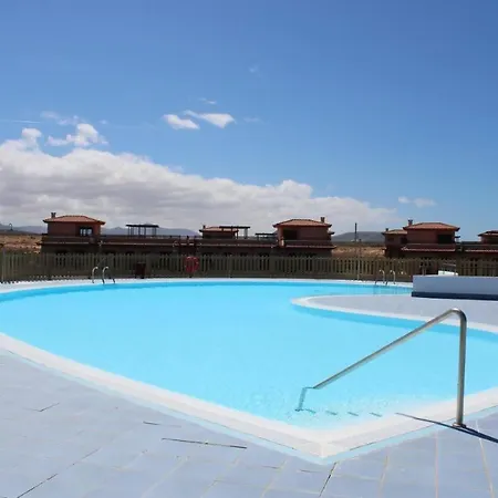 Outside Con Piscina