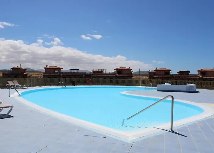 Вилла Outside Con Piscina