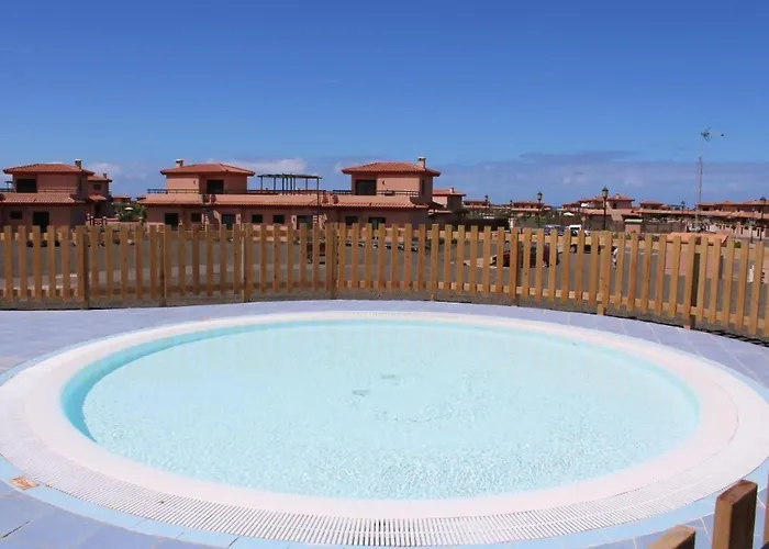 Outside Con Piscina *