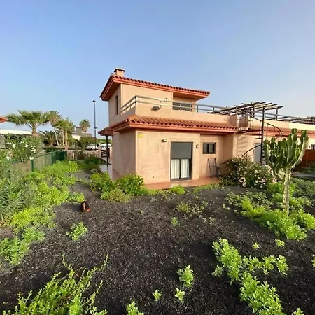 Outside Con Piscina Majanicho