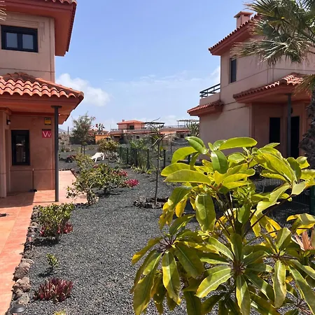 Outside Con Piscina Majanicho