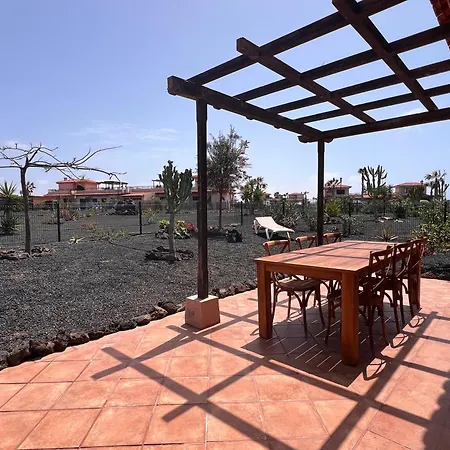 ヴィラ Outside Con Piscina *