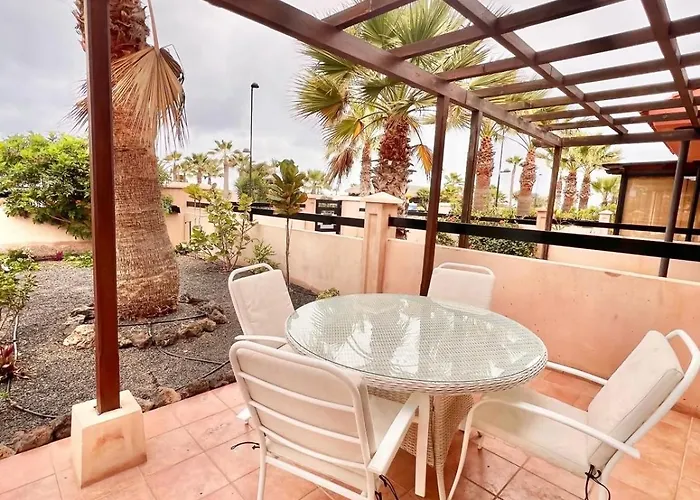 Outside Con Piscina *