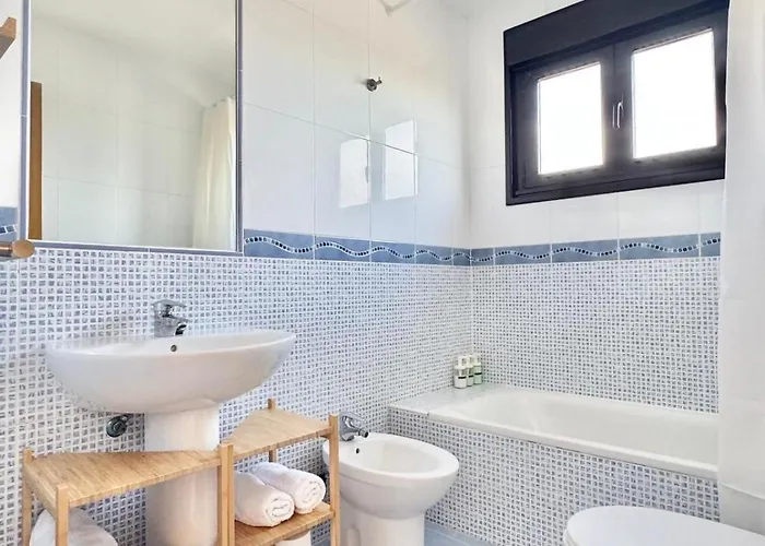 Outside Con Piscina Majanicho