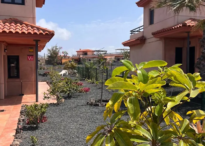 Outside Con Piscina Majanicho